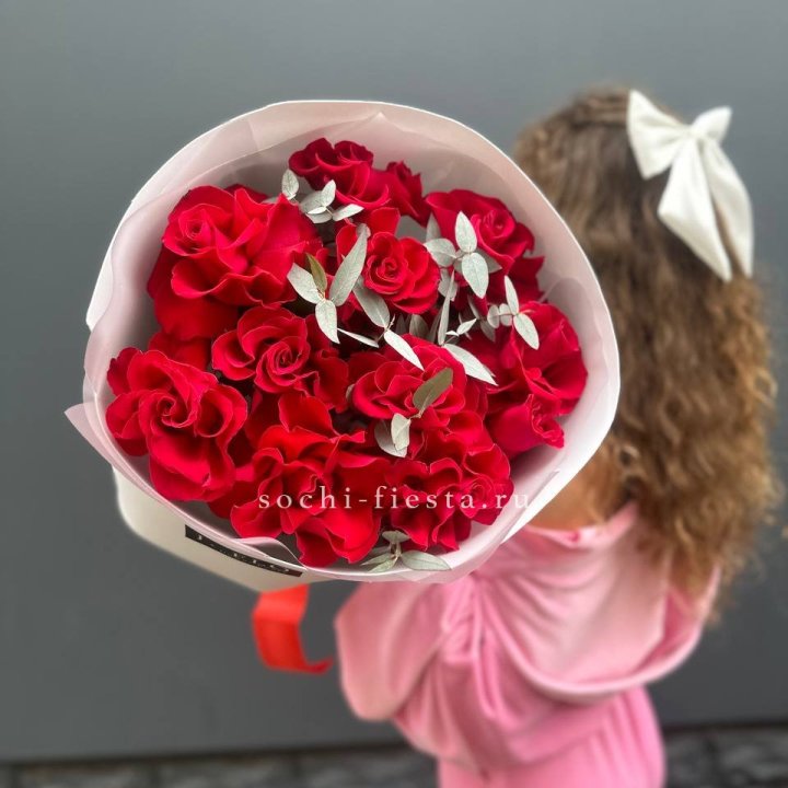 11 Красных французских роз в Иркутске