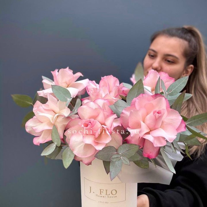 7 Французских роз в боксе в Иркутске