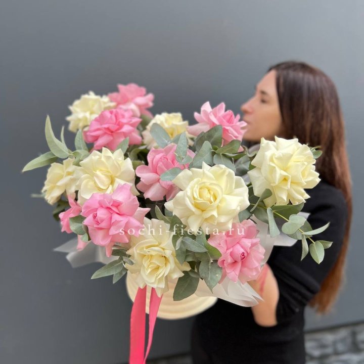 Зефирный бокс из 17 французских роз микс в Иркутске