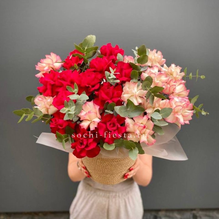 25 Французских роз в джутовом кашпо  в Иркутске