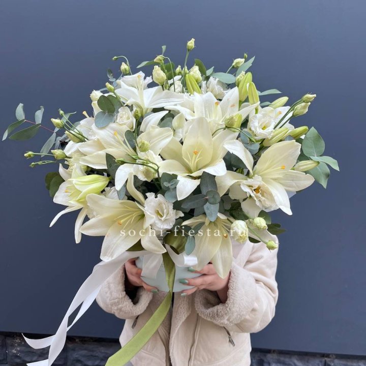 Бокс лилий и эустомы в Иркутске