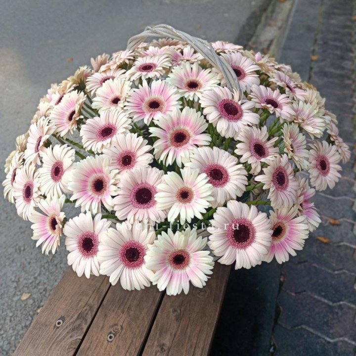 Корзина с герберами  в Иркутске