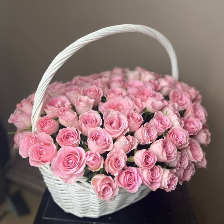 101 розовая роза в корзине в Иркутске