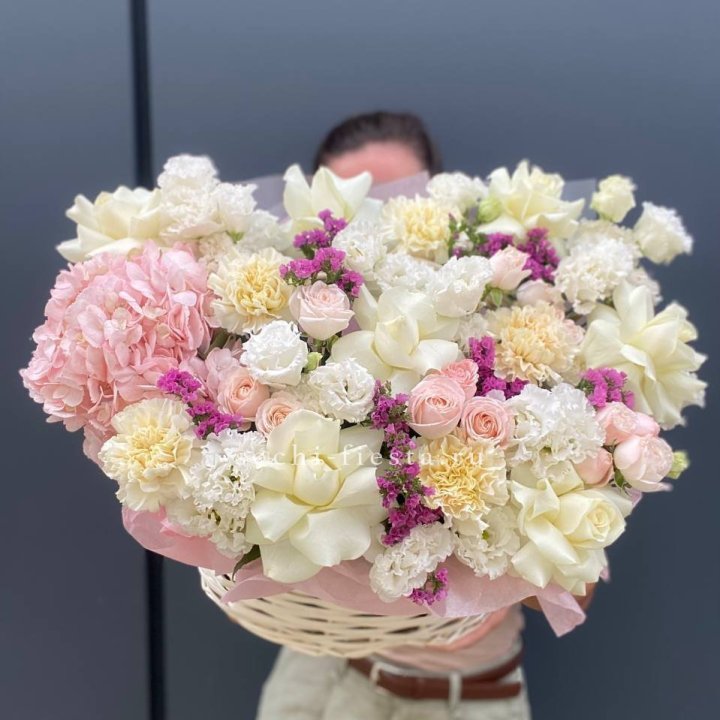 Корзина "Воздушная нежность" в Иркутске