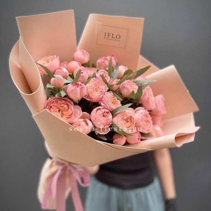 Букет из 9 кустовых роз Джульетта в Иркутске