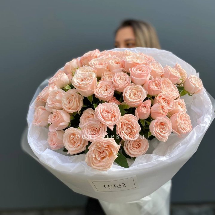 Букет кустовых роз Бомбастик в Иркутске