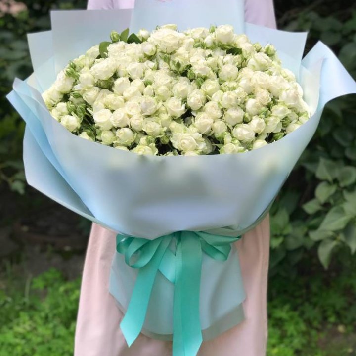 51 белая кустовая роза в Иркутске