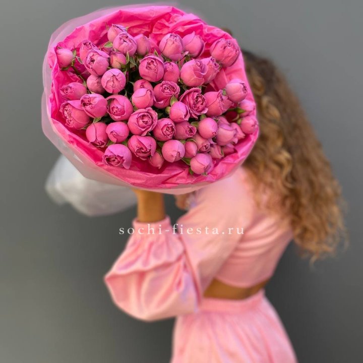 Букет из пионовидных роз  в Иркутске