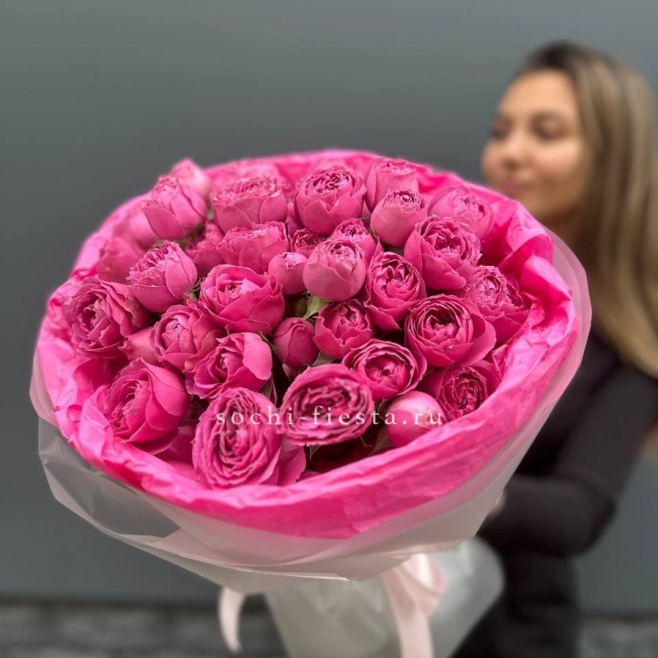 Букет из пионовидных роз  в Иркутске