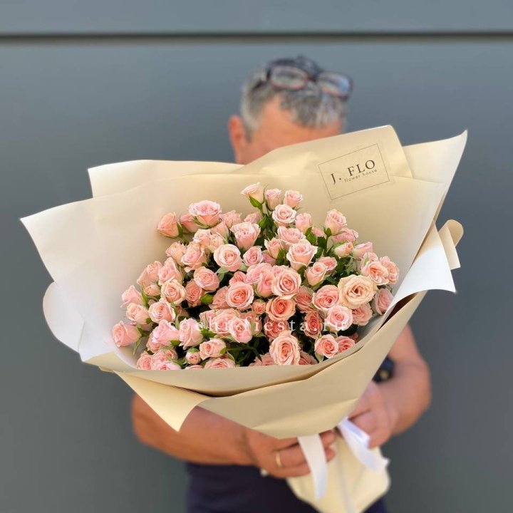 Кустовые розы леди в Иркутске