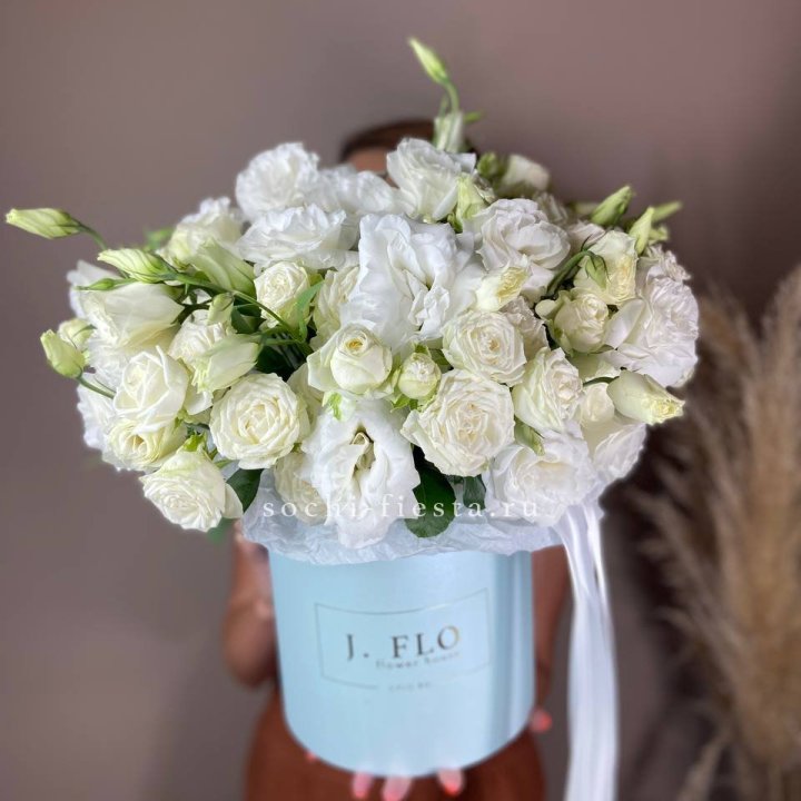 Бокс кустовых роз и эустомы  в Иркутске