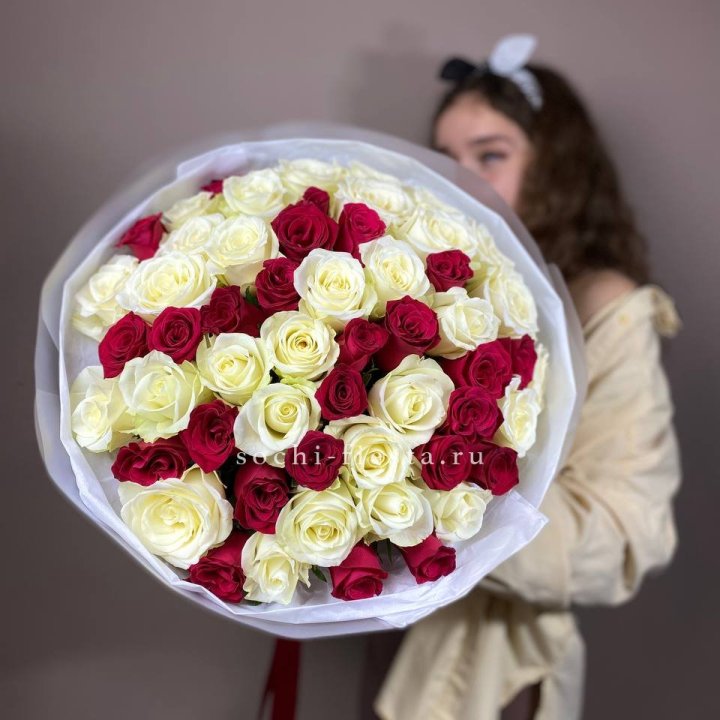 Микс из 55 роз в Иркутске