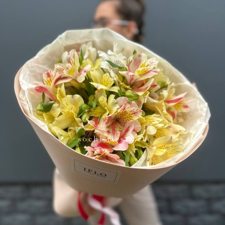 Альстромерии в нежном оформлении в Иркутске