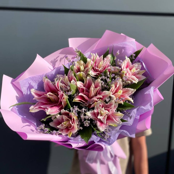 Букет пионовидных лилий №4 в Иркутске