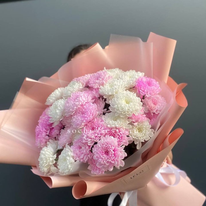  Букет бело-розовых хризантем  в Иркутске