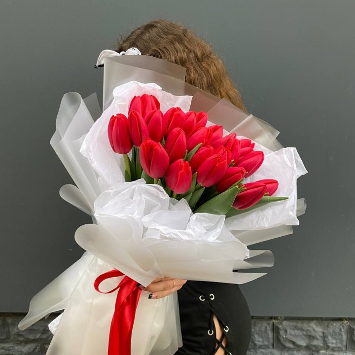  25 красных воздушных тюльпанов в Иркутске