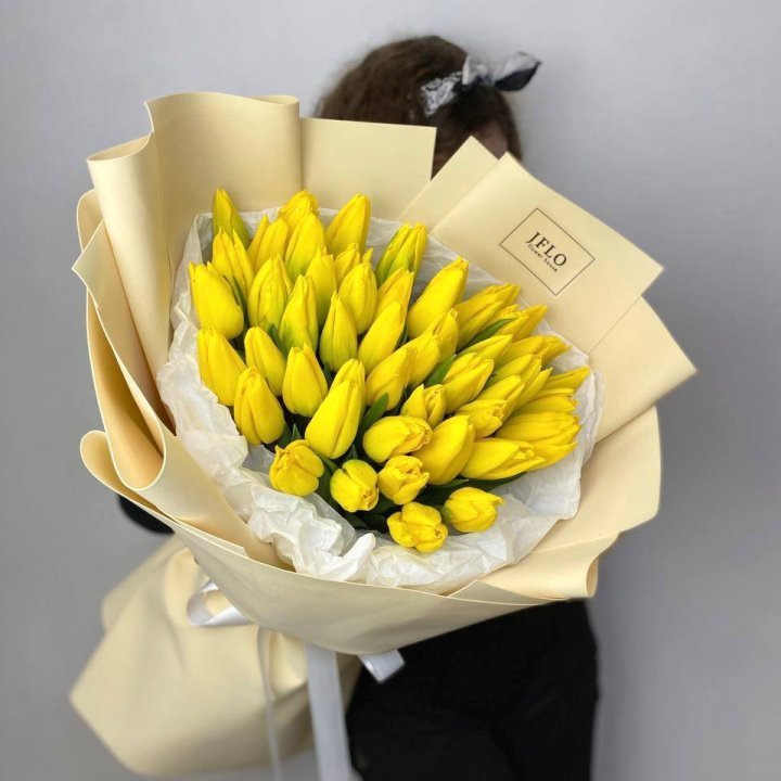 51 жёлтый тюльпан в Иркутске