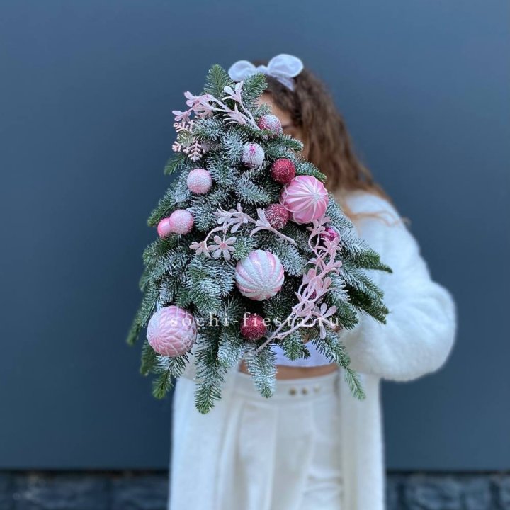 Новогодняя елочка "Розе" в Иркутске