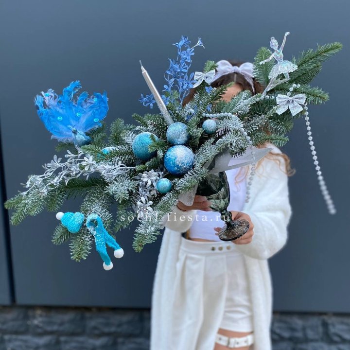 Композиция в бокале голубая в Иркутске