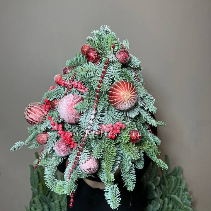 Ёлка красная в Иркутске