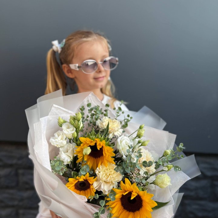  Букет  из стойких цветов с подсолнухами в Иркутске