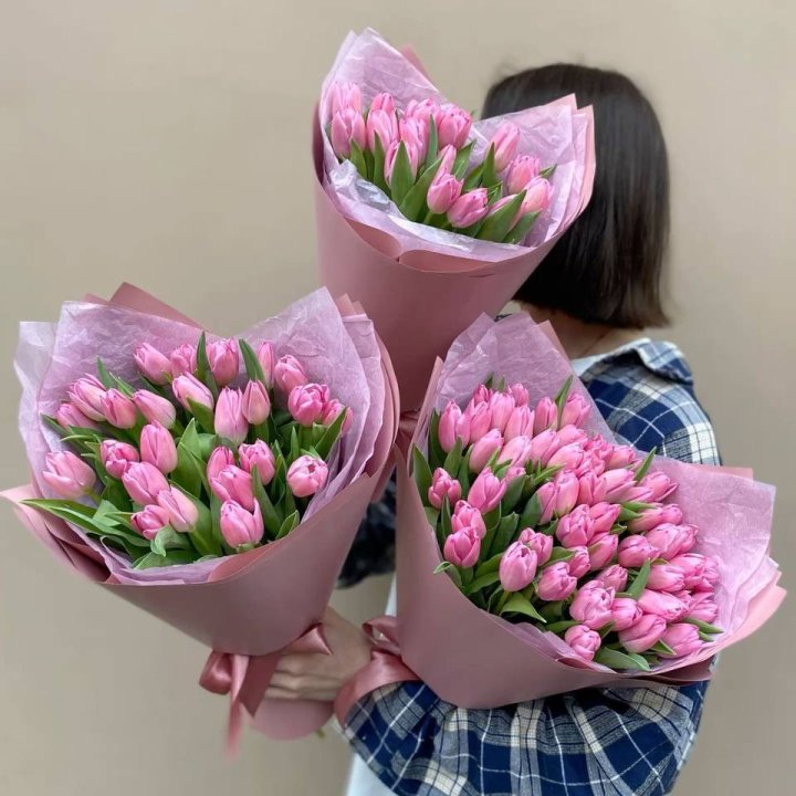 Букет розовых тюльпанов в Иркутске