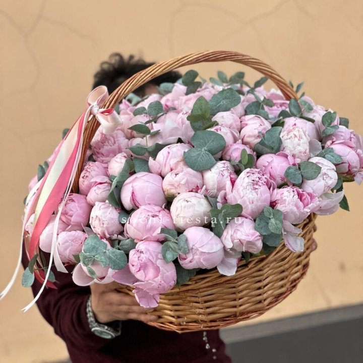 Корзина пионов "75" в Иркутске