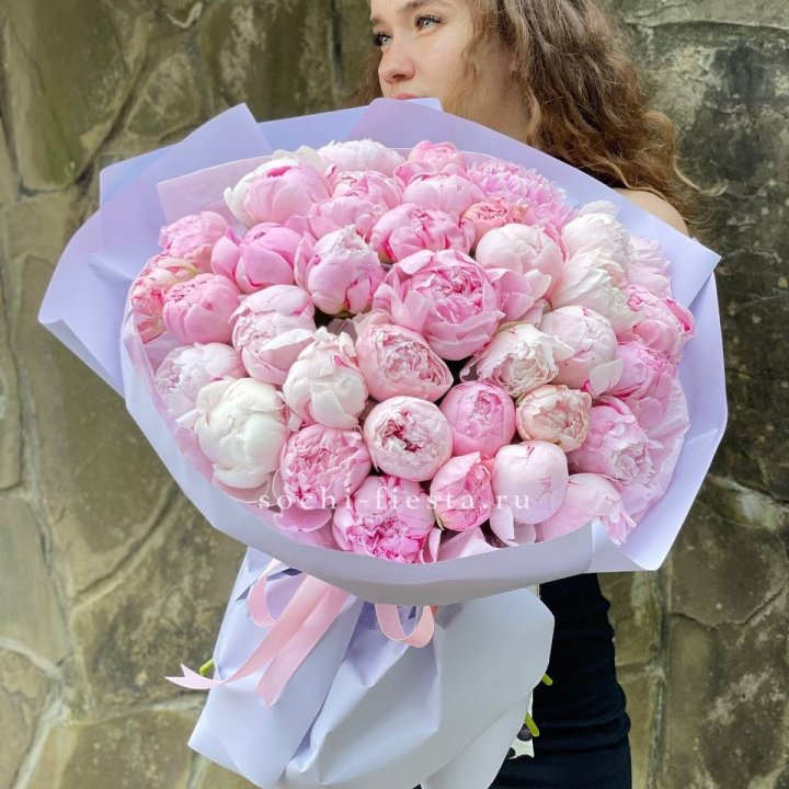 39 нежных пионов в Иркутске