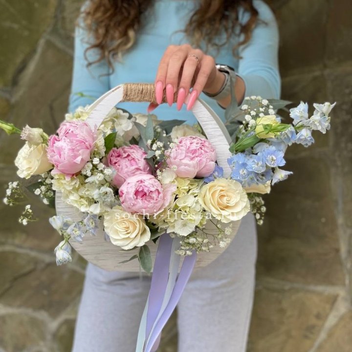 Ящик с пионами в Иркутске