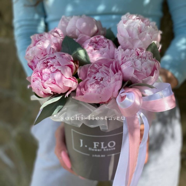 Цилиндр пионов с эвкалиптом в Иркутске