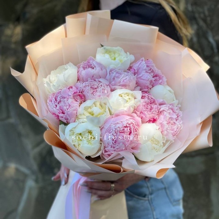 Букет 15 зефирных пионов в Иркутске