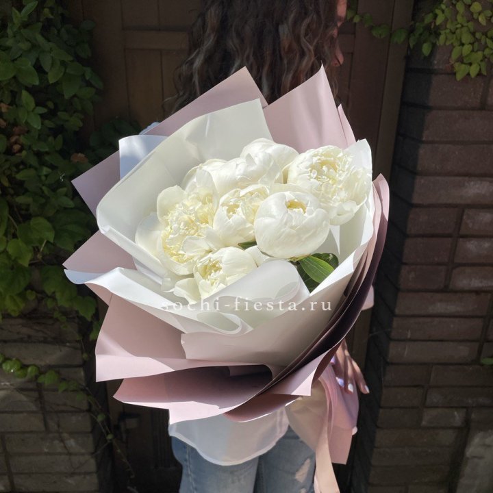 9 белоснежных пионов в Иркутске