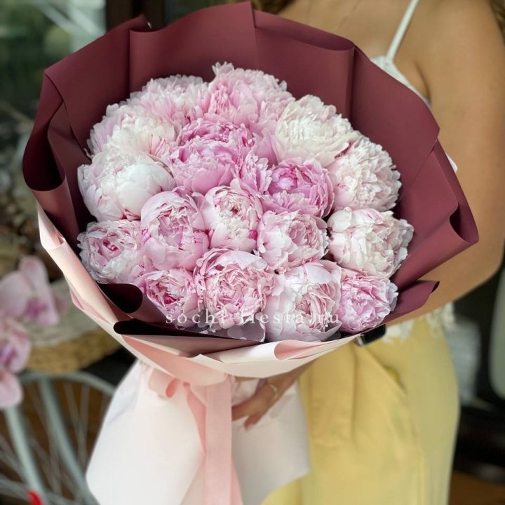 Букет 17 зефирных пионов в Иркутске