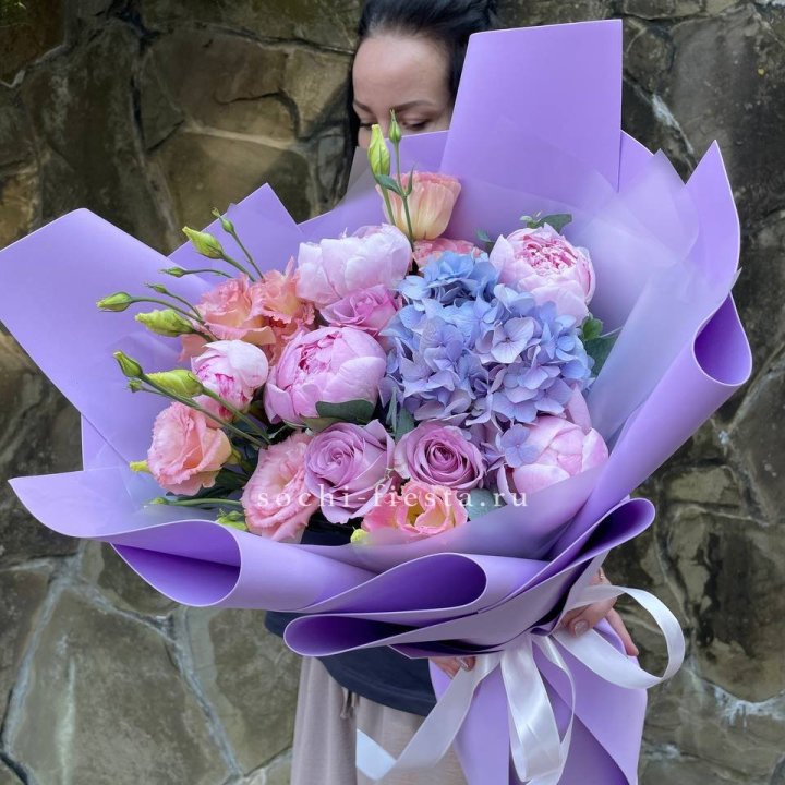 Букет с пионами "Блю логан" в Иркутске