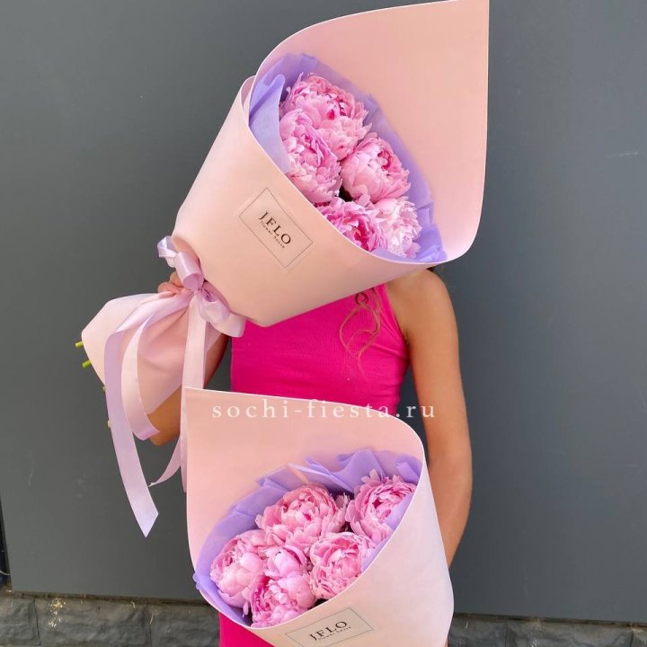 Букет из 5 пионов в Иркутске