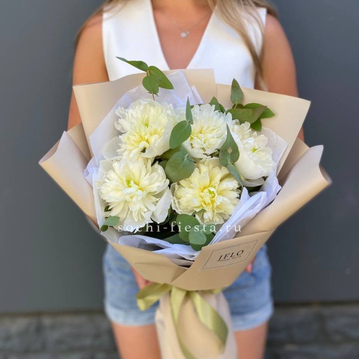  Букет белых пионов в Иркутске