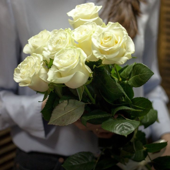 7 белых роз в Иркутске