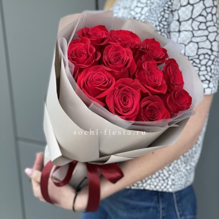 Букет красных роз "Рози" в Иркутске