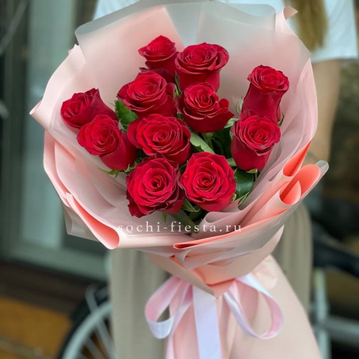Букет красных роз "Мадам ред" в Иркутске