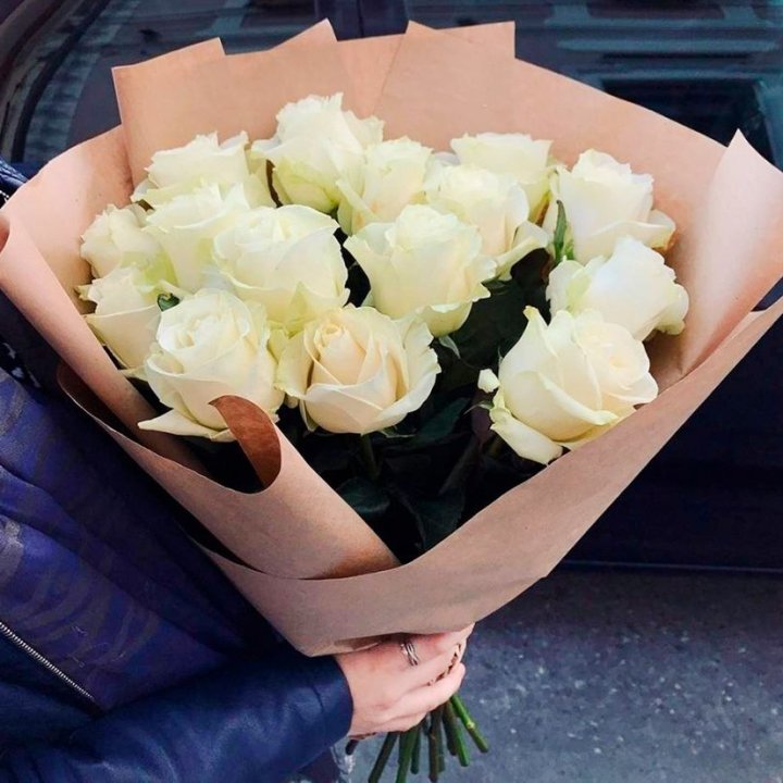 15 белых роз "Крафт" в Иркутске