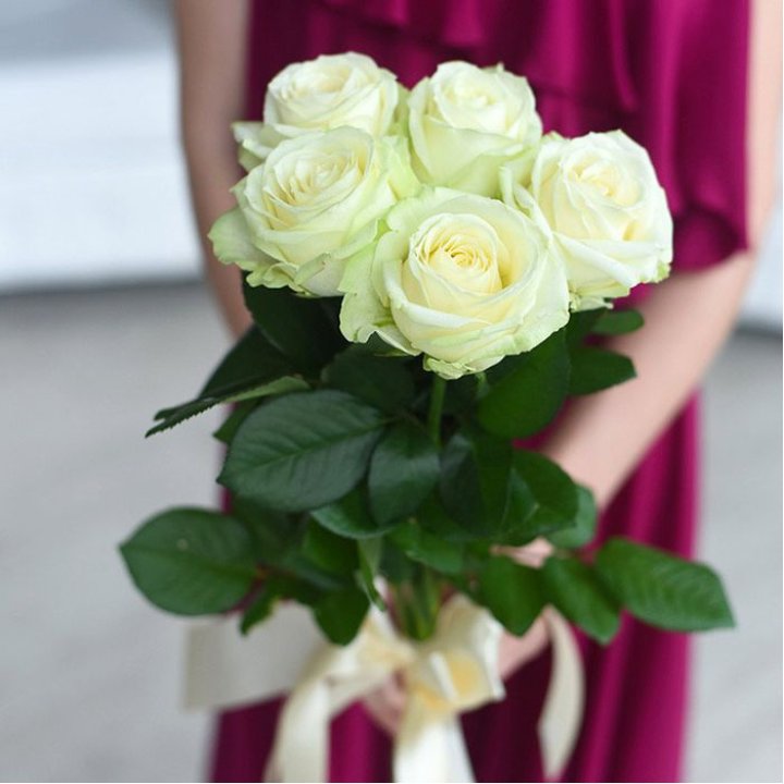 5 белых роз в Иркутске