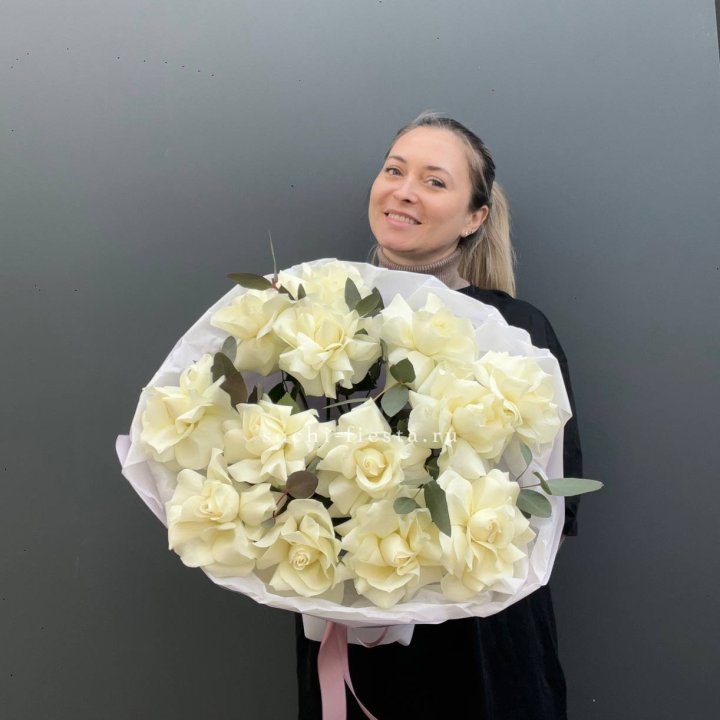 13 Белых французских роз Облако в Иркутске