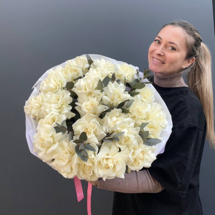 25 Белых французских роз Вайт найс в Иркутске