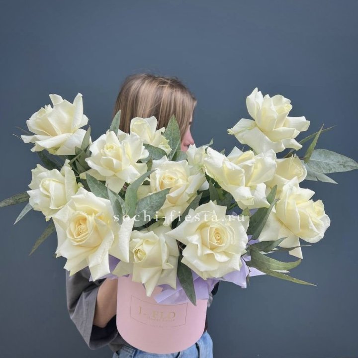 15 Французских роз в боксе в Иркутске