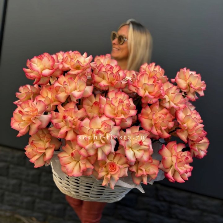 45 французских роз Джумилия в корзине в Иркутске