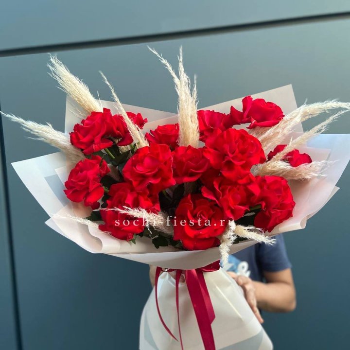 15 Красных французских розы в Иркутске