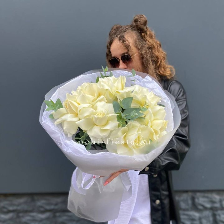 7 Белых французских роз  в Иркутске