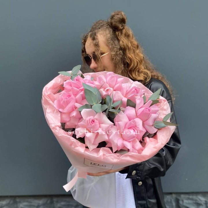 7 розовых роз в Иркутске