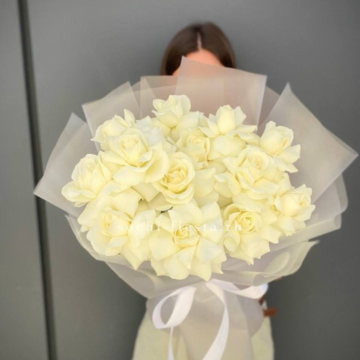 13 белых роз в Иркутске