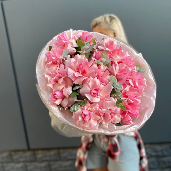 17 розовых роз в Иркутске